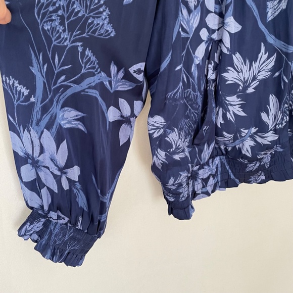 CHICO'S Size 3 XL Reversible Jacket Multi Color and Blue Floral Full Zip Pockets - Picture 6 of 10